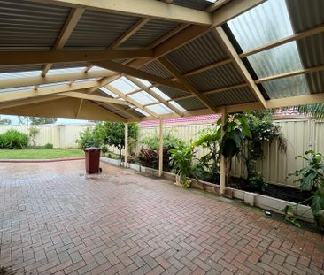 Beautiful Family Home in Cranbourne North - Photo 3