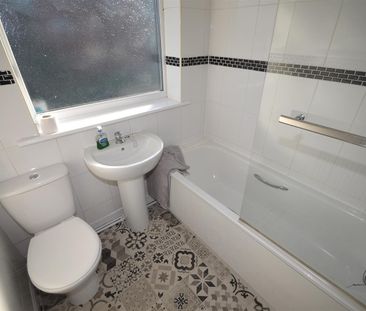 3 Bedroom Terraced House for Rent - Photo 2