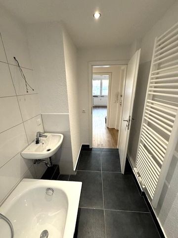 Zum Verlieben: 3-Raum-Wohnung in kompletter Sanierung mit Süd-Balkon - Foto 3