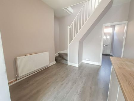 2 bedroom terraced house to rent - Photo 4