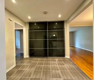 For Lease - 30 Ivordale Crescent Unit# Main, Toronto, Ontario - Photo 4
