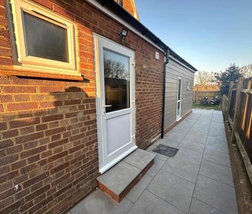 1 bedroom semi-detached house to rent - Photo 2