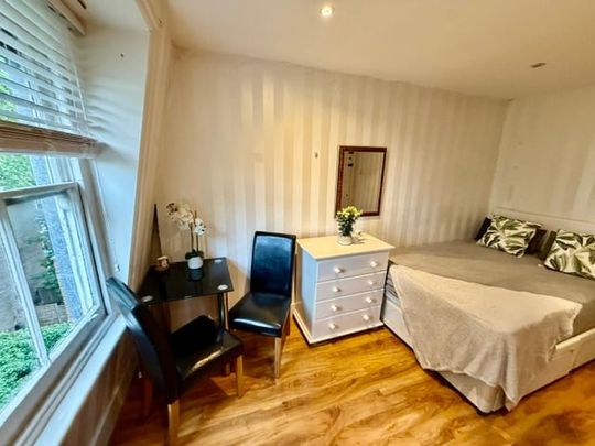 Room in a Shared House, Matheson Road, W14 - Photo 1