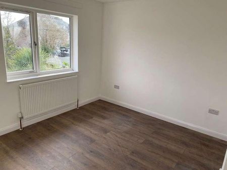 Home Gardens, Dagenham, RM10 - Photo 5