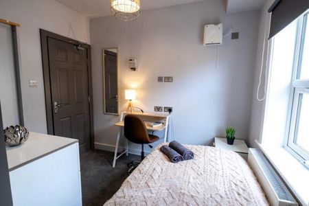 1 bedroom in a house share to rent - Photo 2