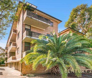Freshly Painted Two Bedroom Unit - Photo 4