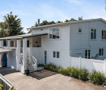 Large Family Home In Manly - Photo 3