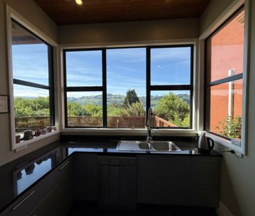 5 Bedroom Home with Sweeping Harbour Views - Photo 1