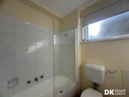 Cozy 2 Bedroom Flat with Premium Location - Photo 4