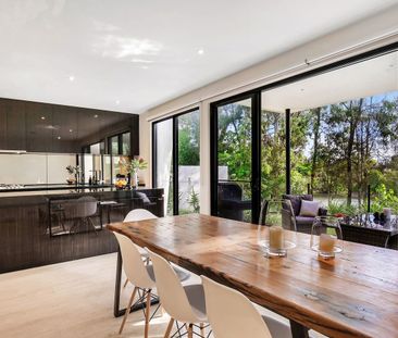 PRESTIGIOUS RIVER FRONT HOME - Photo 3