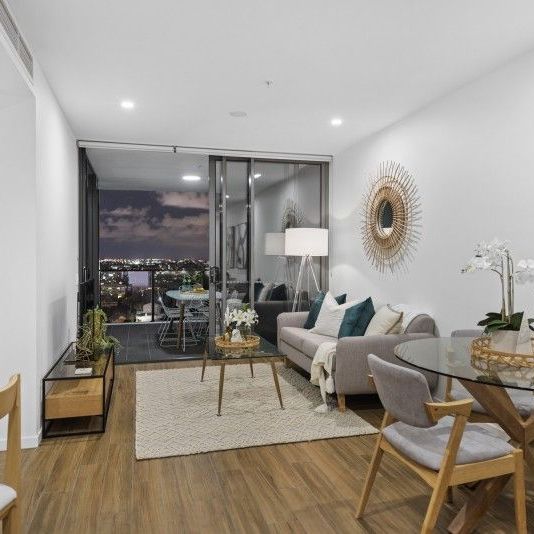 Panorama Apartments - 2 bedroom, 2 Bath, 1 car - Photo 1