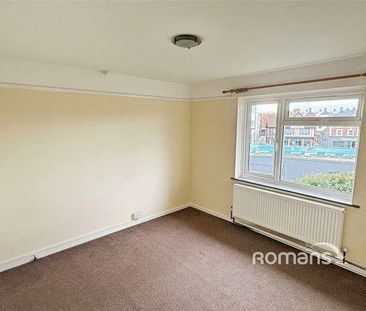 Cherry Tree Close, Farnham, Surrey, GU9 - Photo 3