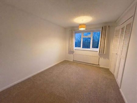 3 bedroom link detached house to rent - Photo 3