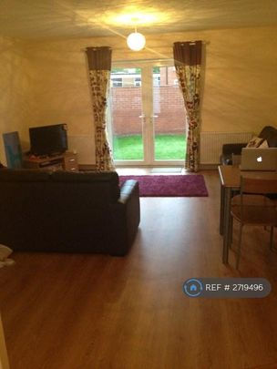 3 bedroom semi-detached house to rent - Photo 1