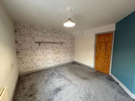 3 bedroom end of terrace house to rent - Photo 2