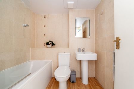 1 Bed Flat, China Court, E1W - Photo 4