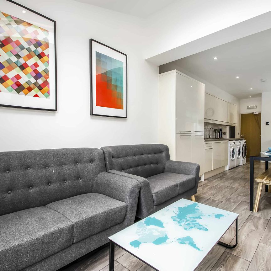 Modern Double Room With Ensuite - Photo 1