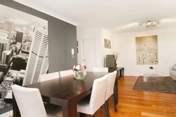 Stunning Two Bedroom Apartment - Photo 1