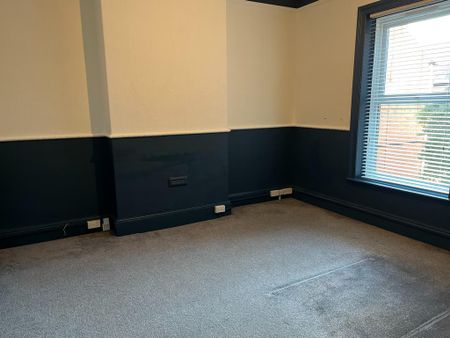 6 bedroom semi-detached house to rent - Photo 4