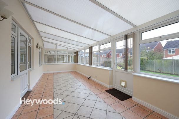 4 bed detached house to rent in Sophia Way, Bradwell, Newcastle - Photo 1