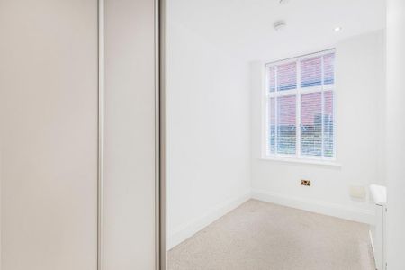 3 bedroom flat to rent - Photo 2