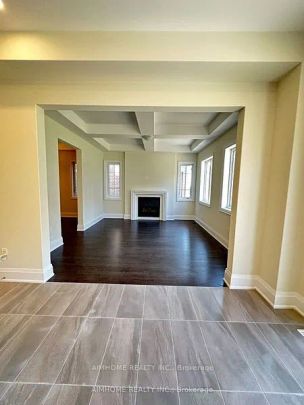 14 CINQUEFOIL Street #3 - Photo 1