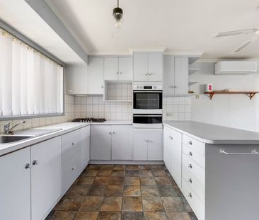 Comfortable Three-Bedroom Home in Convenient Alfredton Location - Photo 5