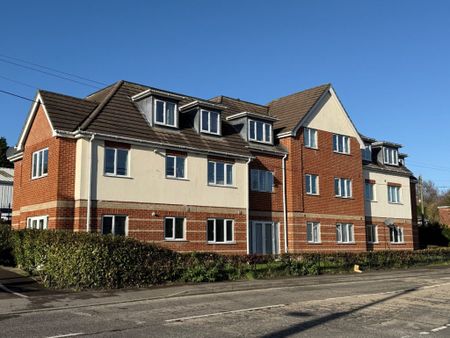 2 Bedroom Flat / Apartment - Bursledon Road, Hedge End - Photo 3