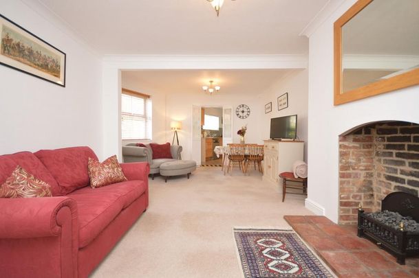 2 bedroom end of terrace house to rent - Photo 1
