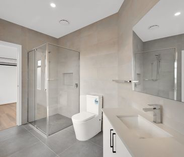 Space, Style & Convenience in a Premium Locale - Photo 5