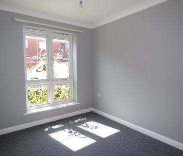 2 bed Apartment - To Let - Photo 5