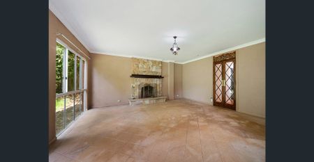 CHARMING CHARACTER HOME WITH THREE LARGE SHEDS - Photo 4