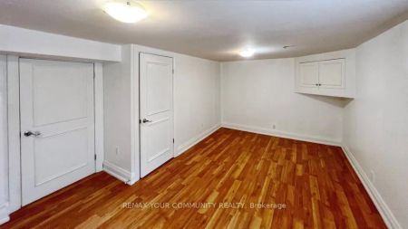 32 Collins Crescent #Lower - Photo 5