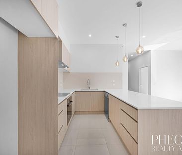 NEWLY BUILT 3 BEDROOM, TWO BATHROOM FAMILY TOWNHOUSE - Photo 3