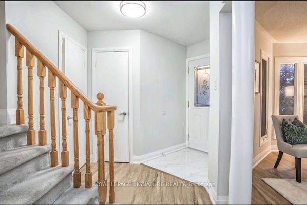 Detached Home For Lease | W8111200 - Photo 1