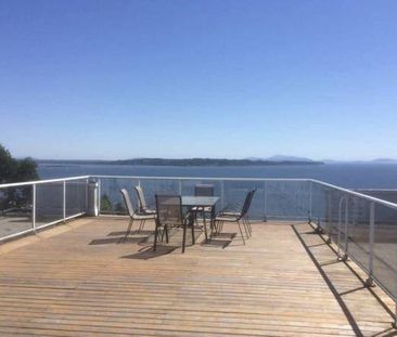 White Rock Stunning Ocean View One Bedroom Corner Unit Apartment - Photo 2