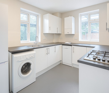 Bedford Close - Photo 2
