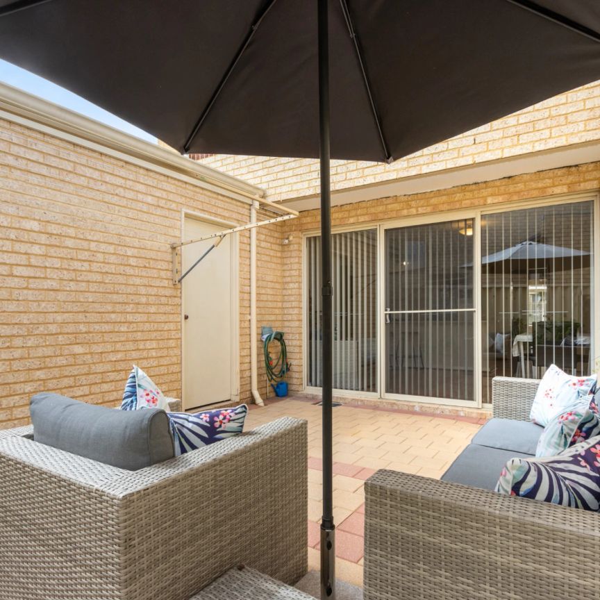 2 / 5 Primula Close, MURDOCH WA 6150 - Photo 1