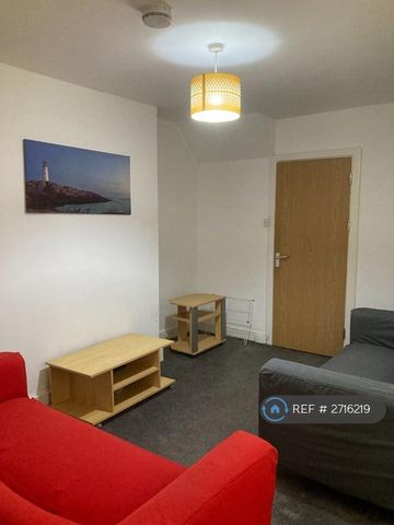 1 bedroom in a house share to rent - Photo 5