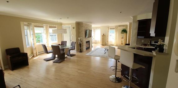 Condo 1275pi² à Ste-Julie : électroménagers, meubles, Borne de recharge, 2 cambres, 1 bureau, 2 salles de bain, cuisine, salle à manger et espace de s - Photo 2