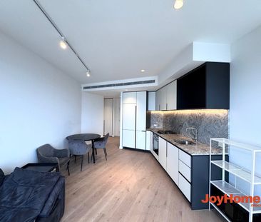 Luxury High-Level 1 Bedroom with Stunning Sea & Docklands View | We... - Photo 4