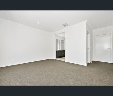 3 DIVINE STREET, Beveridge, Vic 3753 - Photo 3