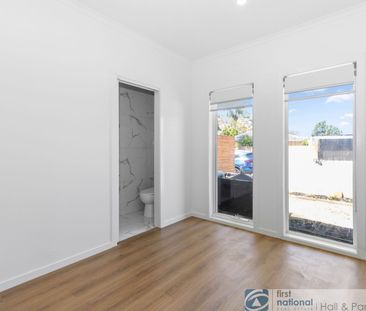 MODERN LIVING - Photo 6