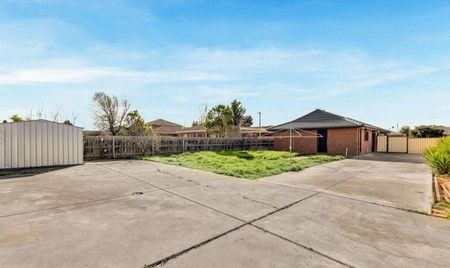 52 Songlark Crescent, Werribee - Photo 3