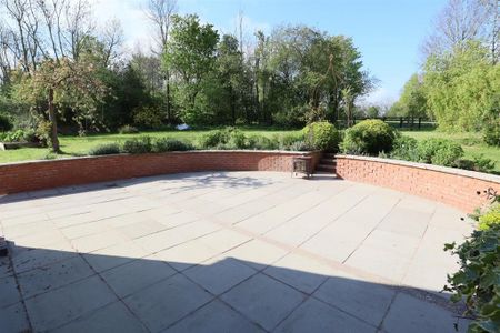 5 bedroom detached house to rent - Photo 4