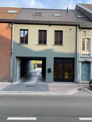 Gerenoveerd huis in appartementstijl met 3 verdiepingen - Photo 1