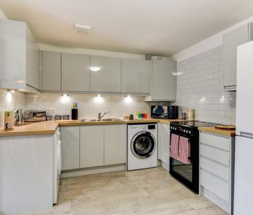 6 bedroom house to rent - Photo 1