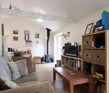 2 bedroom detached bungalow to rent - Photo 1