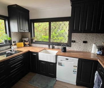 Cozy Hideaway Close to Everything! - Photo 3