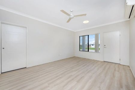 Comfortable Living in Kelso - Photo 2